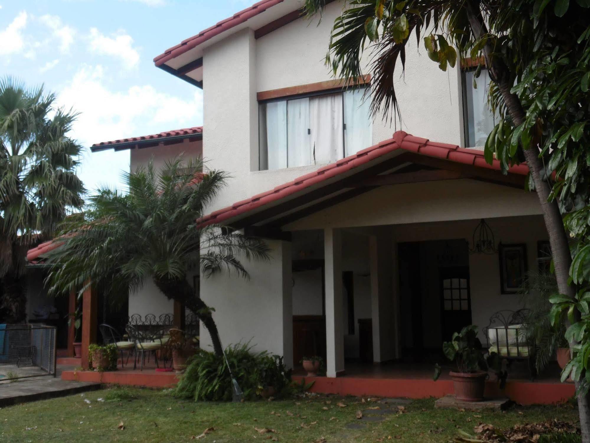 Lili'S Hostel Santa Cruz de La Sierra Eksteriør bilde